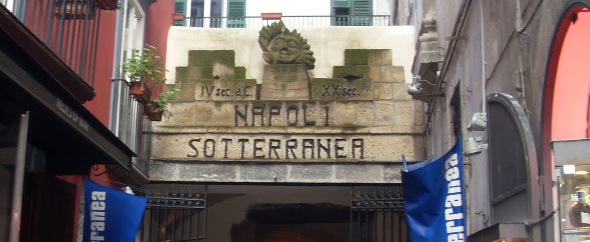 Nápoles subterrânea e Nápoles moderna