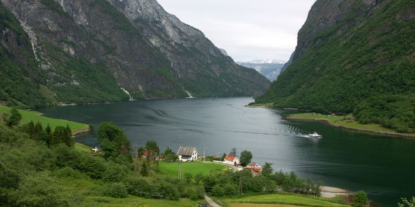Cruzeiro no Naeroyfjord